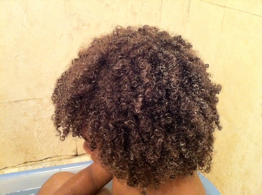 Huiles végétales et plantes pour soins des cheveux
